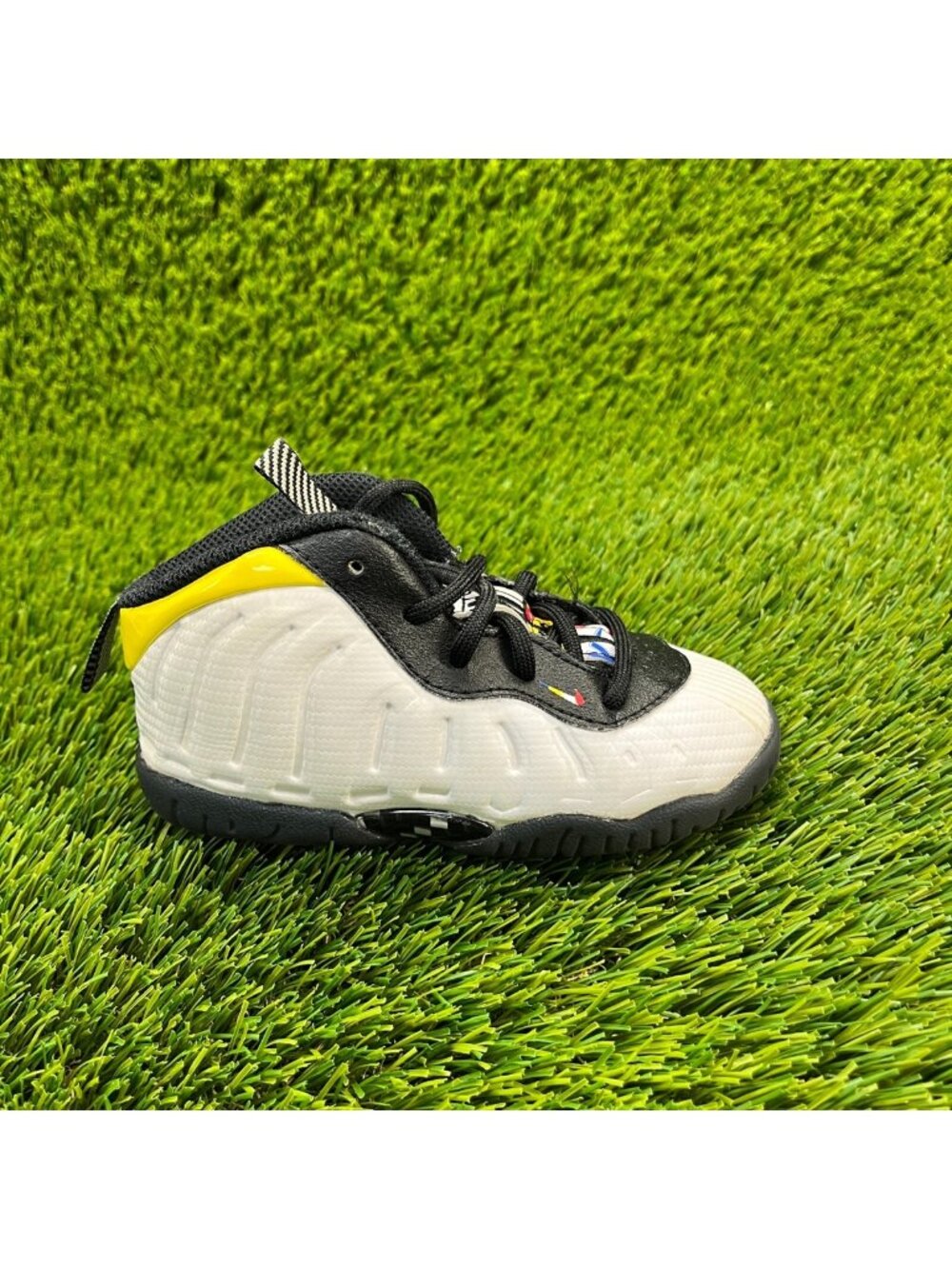 Nike Little Posite One Boys‎ Size 8C White Athletic Basketball Shoes Sneakers